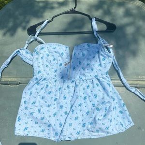 Passport size medium tank with zipper on front